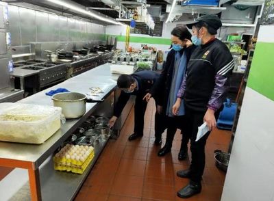 疫情防控关键期，余庆县市管局守护饮食经营一线安全